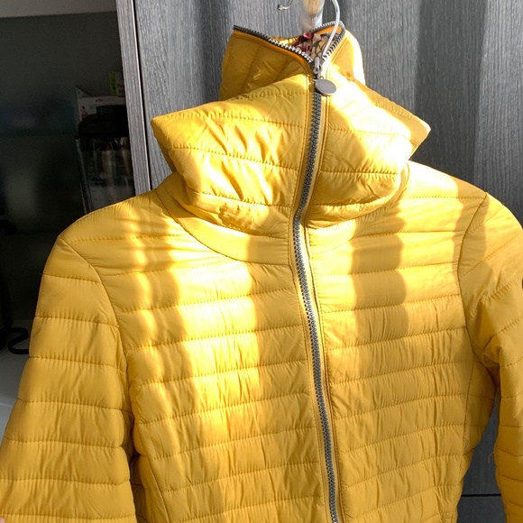 Water Repellent Yellow Jacket - Picture 6 of 10
